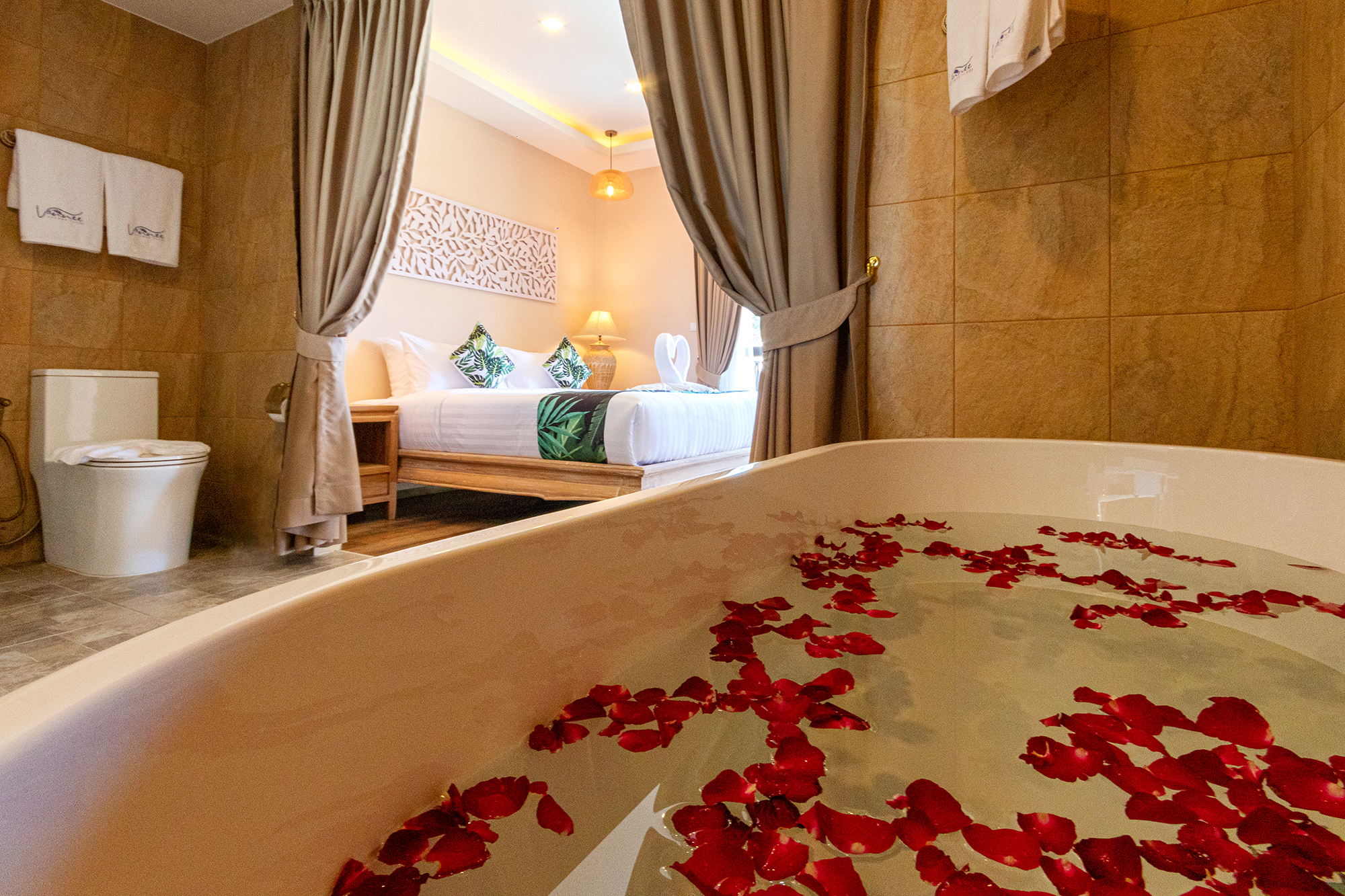 Romantic Getaways - The Best Honeymoon Resorts in Koh Phangan